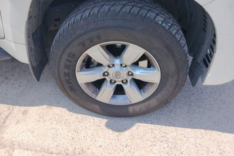Used Toyota Prado 2016 2.7L Automatic Standard Edition Right Front Wheel Hub