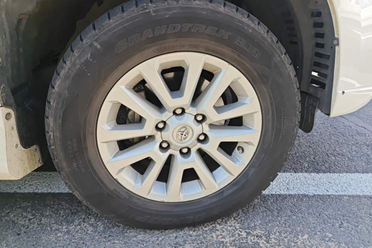 Used Toyota Prado  Right Front Wheel Hub