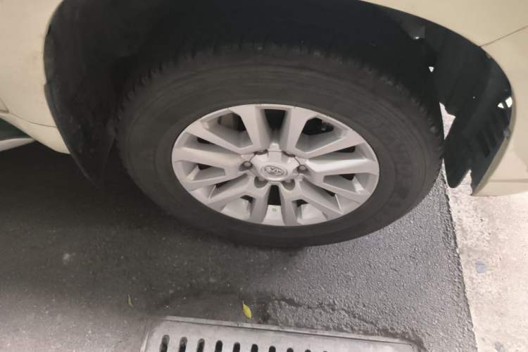 Used Toyota Prado 2016 3.5L Automatic VX NAVI Right Front Wheel Hub