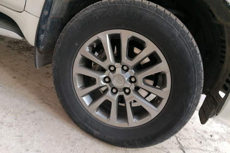 Used Toyota Prado 2016 3.5L Automatic TX-L Right Front Wheel Hub