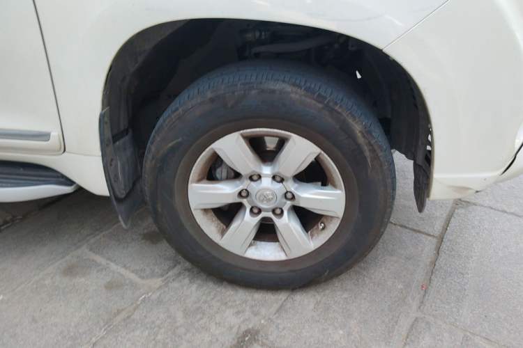 Used Toyota Prado  Right Front Wheel Hub