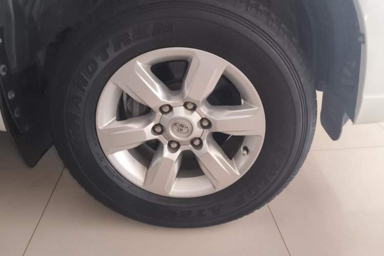 Used Toyota Prado 2016 2.7L Automatic Standard Edition Right Front Wheel Hub