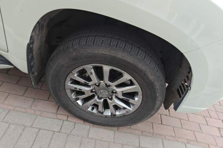 Used Toyota Prado 2016 3.5L Automatic TX-L Right Front Wheel Hub