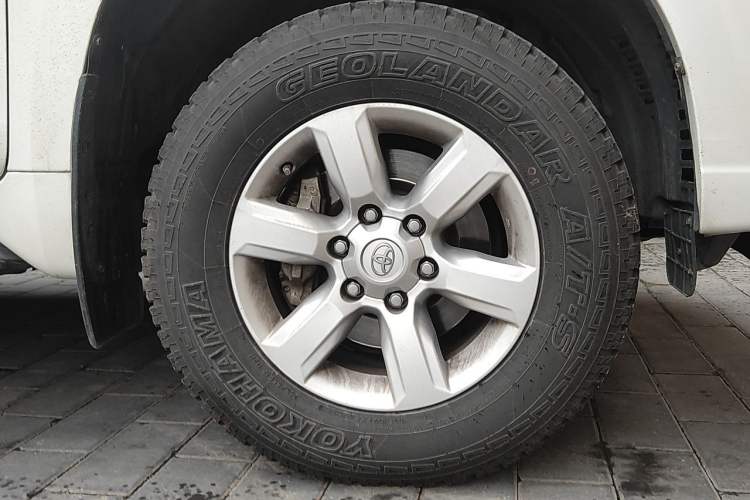 Used Toyota Prado 2016 2.7L Automatic Standard Edition Right Front Wheel Hub