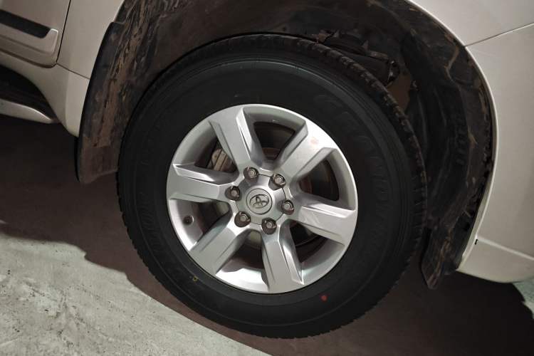 Used Toyota Prado 2016 3.5L Automatic TX-L Right Front Wheel Hub