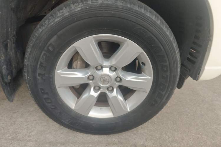 Used Toyota Prado 2016 2.7L Automatic Standard Edition Right Front Wheel Hub