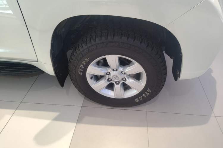 Used Toyota Prado 2016 2.7L Automatic Luxury Edition Right Front Wheel Hub