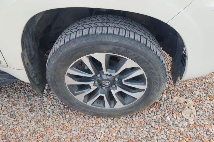 Used Toyota Prado  Right Front Wheel Hub