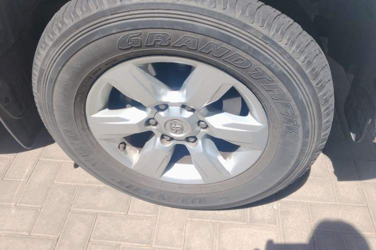 Used Toyota Prado 2016 2.7L Automatic Luxury Edition Right Front Wheel Hub