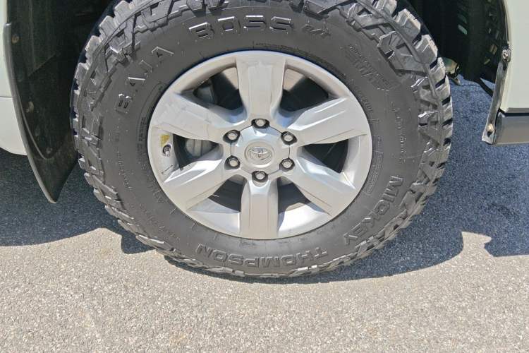 Used Toyota Prado 2016 2.7L Automatic Standard Edition Right Front Wheel Hub