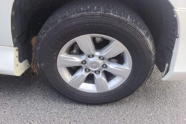 Used Toyota Prado 2016 2.7L Automatic Standard Edition Right Front Wheel Hub