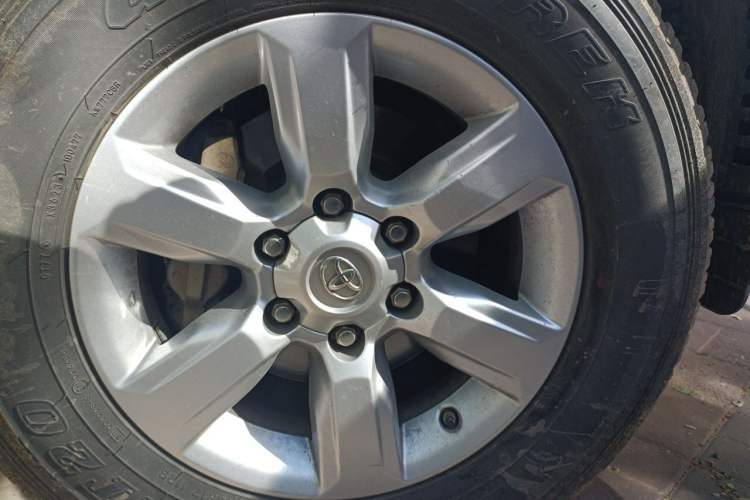 Used Toyota Prado 2016 3.5L Automatic TX-L NAVI Right Front Wheel Hub