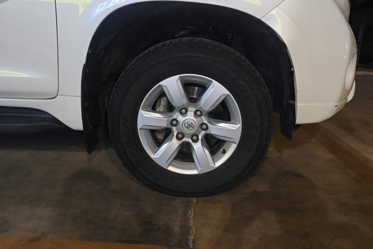 Used Toyota Prado 2016 2.7L Automatic Standard Edition Right Front Wheel Hub