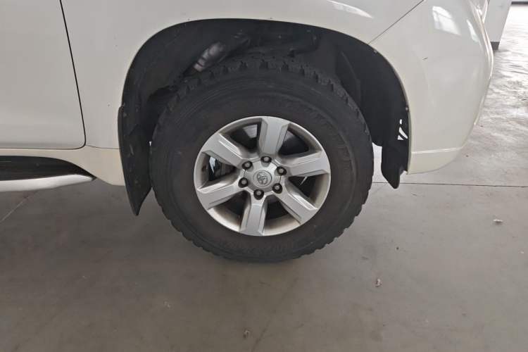 Used Toyota Prado 2016 2.7L Automatic Standard Edition Right Front Wheel Hub