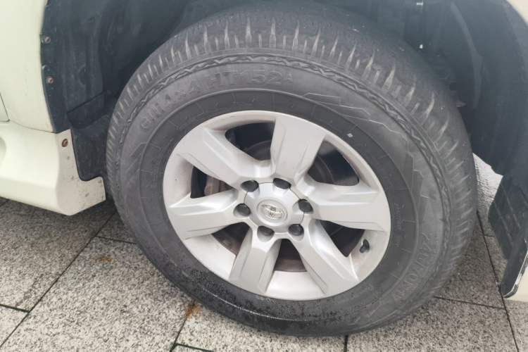 Used Toyota Prado  Right Front Wheel Hub