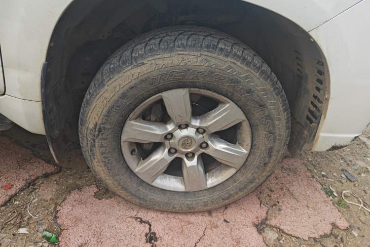 Used Toyota Prado 2016 2.7L Automatic Standard Edition Right Front Wheel Hub