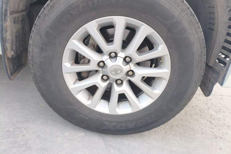 Used Toyota Prado  Right Front Wheel Hub