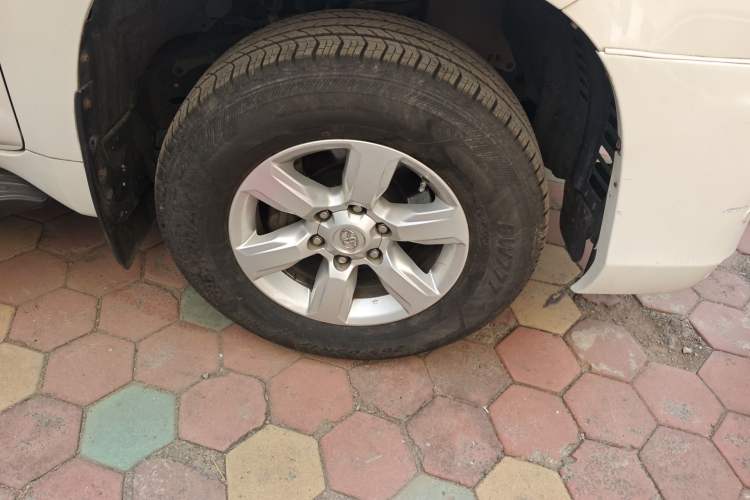 Used Toyota Prado 2016 2.7L Automatic Standard Edition Right Front Wheel Hub