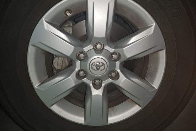 Used Toyota Prado 2016 2.7L Automatic Luxury Edition Right Front Wheel Hub