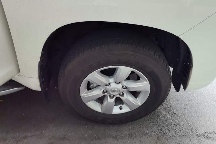 Used Toyota Prado 2016 3.5L Automatic TX-L Right Front Wheel Hub