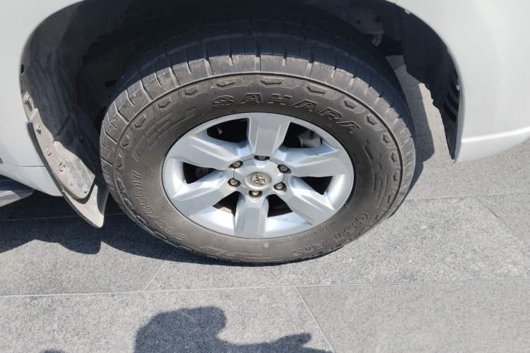 Used Toyota Prado 2016 2.7L Automatic Standard Edition Right Front Wheel Hub