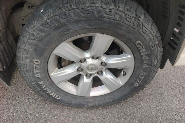 Used Toyota Prado 2016 2.7L Automatic Standard Edition Right Front Wheel Hub