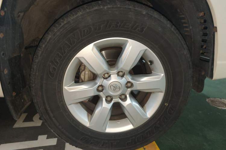 Used Toyota Prado 2016 2.7L Automatic Luxury Edition Right Front Wheel Hub