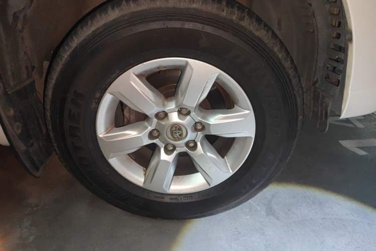 Used Toyota Prado 2016 3.5L Automatic TX-L Right Front Wheel Hub