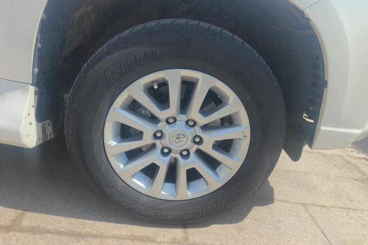 Used Toyota Prado  Right Front Wheel Hub