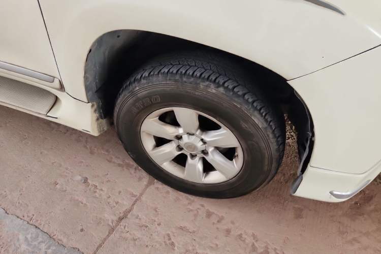 Used Toyota Prado  Right Front Wheel Hub