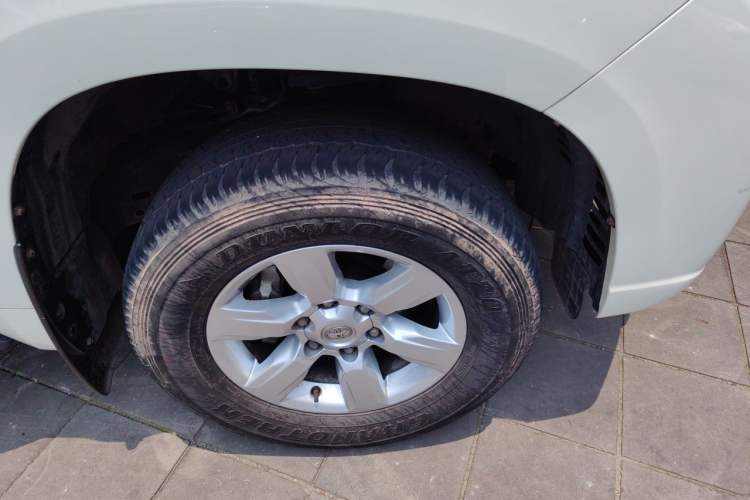 Used Toyota Prado 2016 2.7L Automatic Standard Edition Right Front Wheel Hub