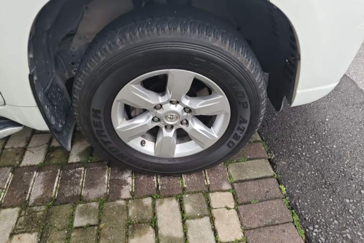 Used Toyota Prado 2016 3.5L Automatic TX-L NAVI Right Front Wheel Hub