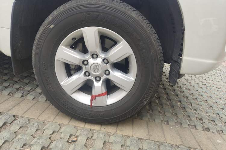 Used Toyota Prado 2016 2.7L Automatic Luxury Edition Right Front Wheel Hub