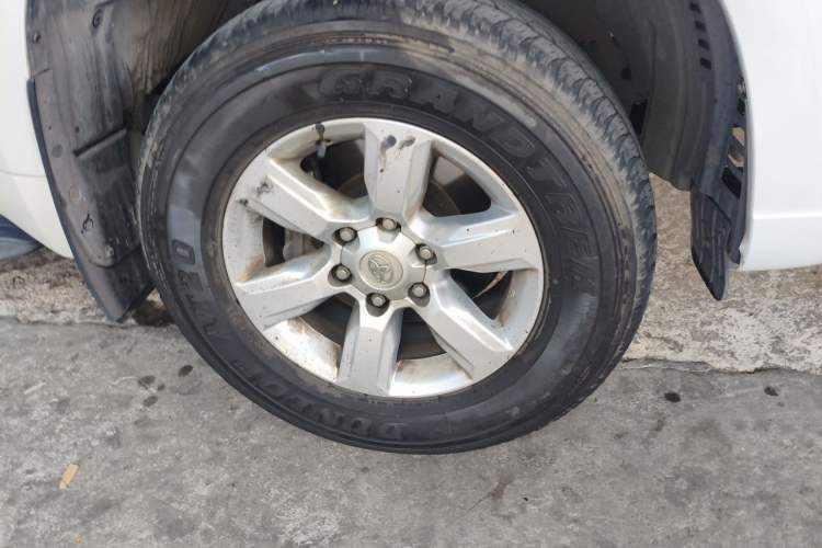 Used Toyota Prado 2016 2.7L Automatic Standard Edition Right Front Wheel Hub
