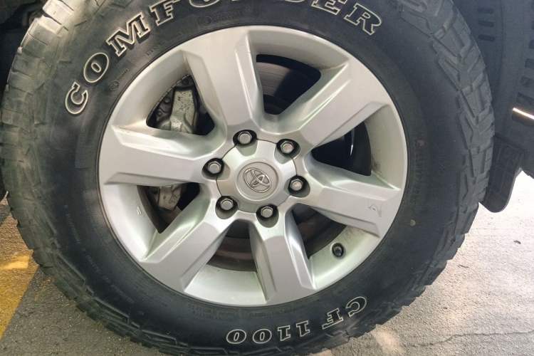 Used Toyota Prado 2016 3.5L Automatic TX-L Right Front Wheel Hub