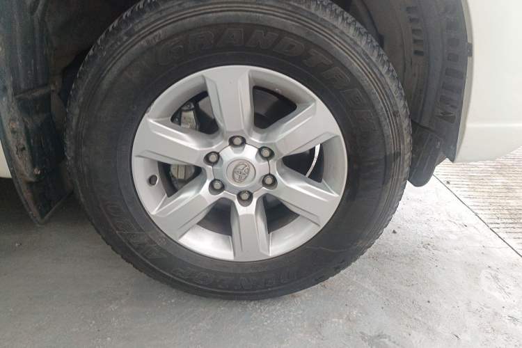 Used Toyota Prado 2016 2.7L Automatic Luxury Edition Right Front Wheel Hub