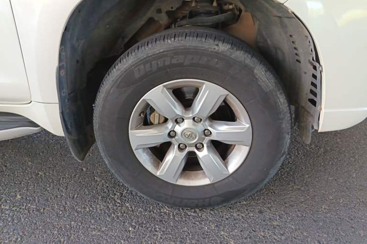 Used Toyota Prado 2016 2.7L Automatic Standard Edition Right Front Wheel Hub