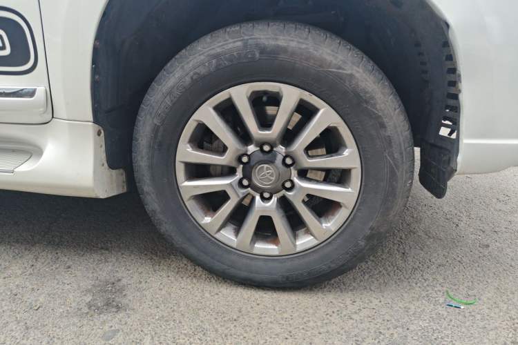 Used Toyota Prado  Right Front Wheel Hub