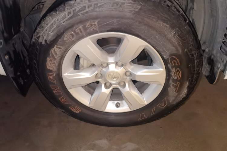 Used Toyota Prado 2016 3.5L Automatic TX-L Right Front Wheel Hub
