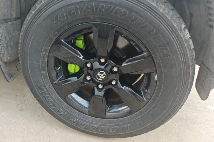Used Toyota Prado 2016 2.7L Automatic Standard Edition Right Front Wheel Hub