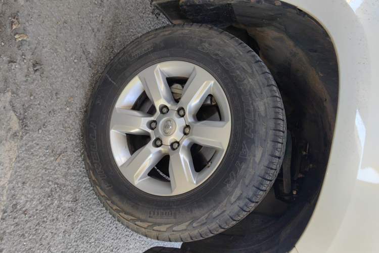 Used Toyota Prado 2016 2.7L Automatic Standard Edition Right Front Wheel Hub