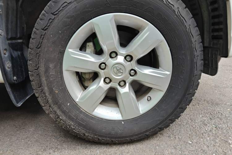 Used Toyota Prado 2016 3.5L Automatic TX-L Right Front Wheel Hub