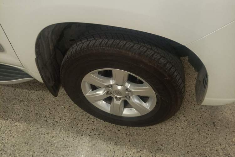 Used Toyota Prado 2016 3.5L Automatic TX-L NAVI Right Front Wheel Hub