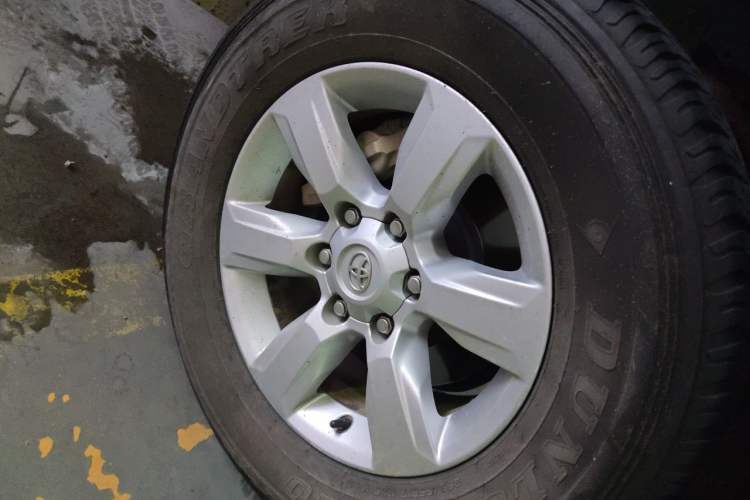 Used Toyota Prado  Right Front Wheel Hub