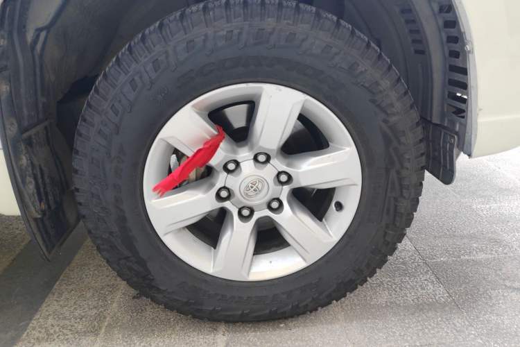 Used Toyota Prado 2016 2.7L Automatic Standard Edition Right Front Wheel Hub
