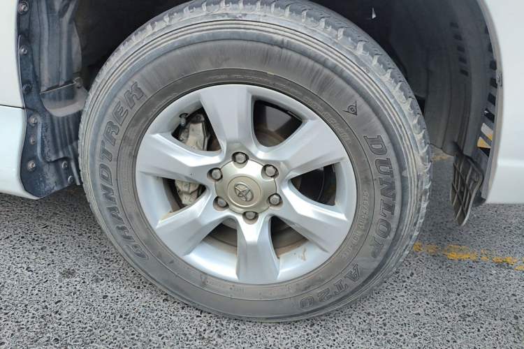 Used Toyota Prado  Right Front Wheel Hub