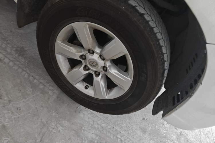 Used Toyota Prado 2016 2.7L Automatic Standard Edition Right Front Wheel Hub