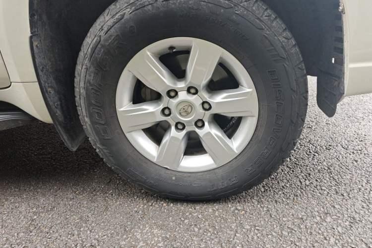 Used Toyota Prado 2016 2.7L Automatic Luxury Edition Right Front Wheel Hub