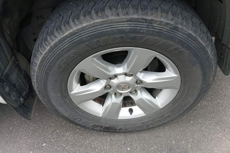 Used Toyota Prado 2016 2.7L Automatic Standard Edition Right Front Wheel Hub