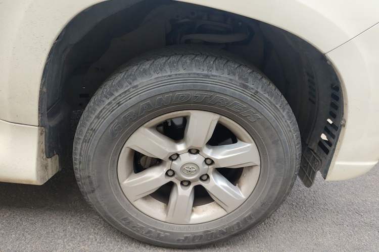 Used Toyota Prado  Right Front Wheel Hub